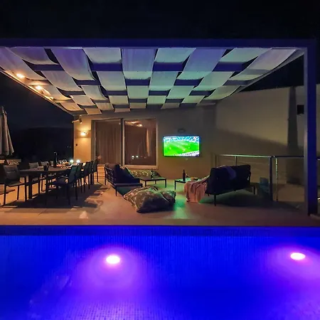 Villa Monvue With Pool And Stunning View *